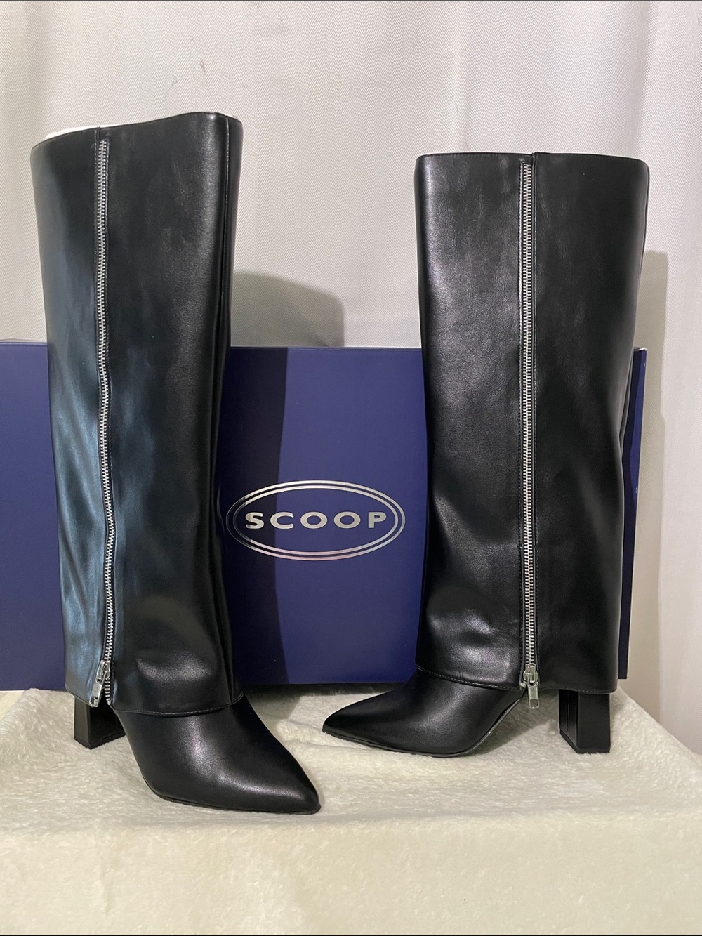 NEW 🆕 SCOOP Black Leather Knee-High Zip Boots for Women